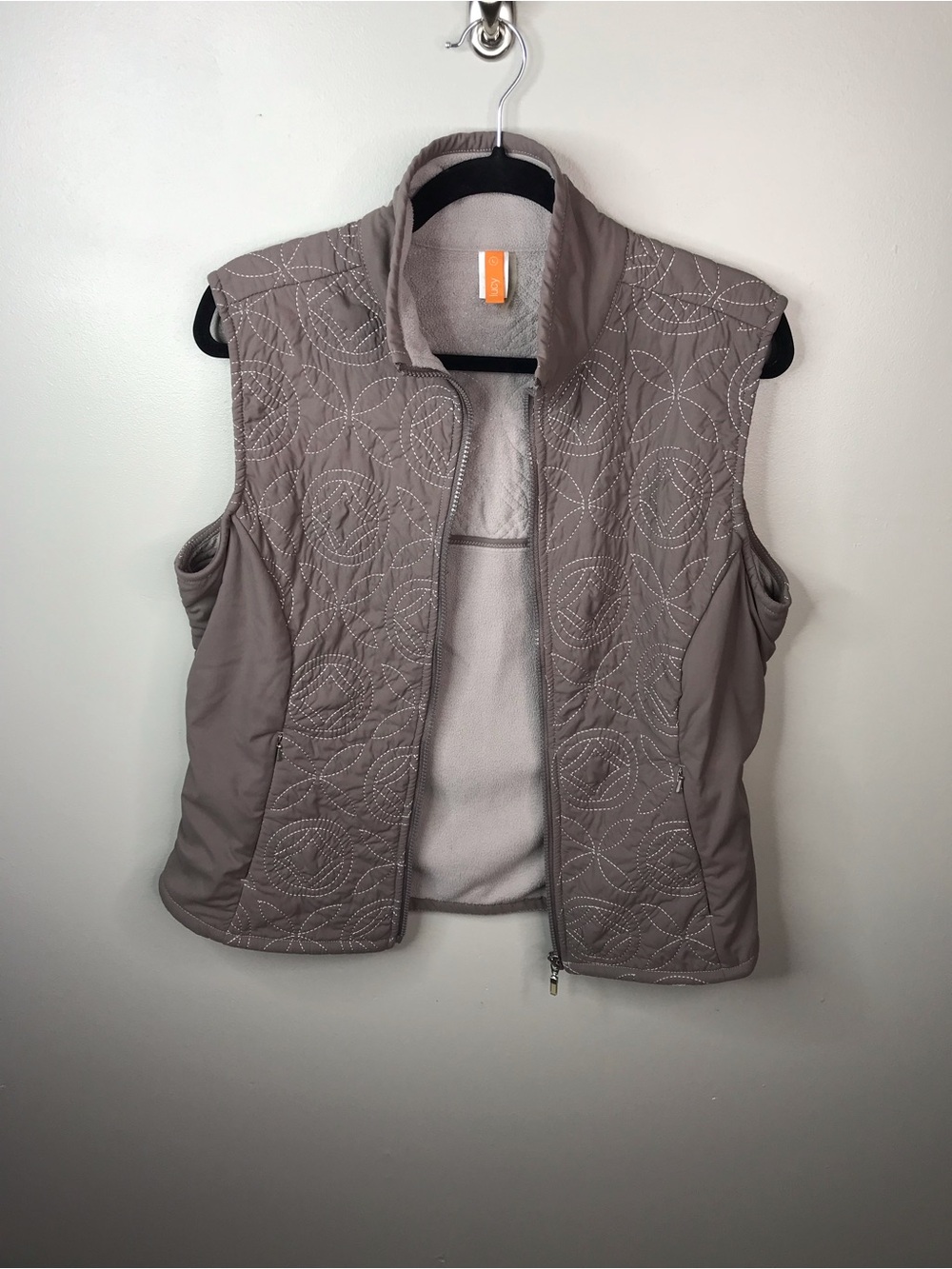 Lucy Quilted Vest Sz Large - Picture 6 of 8